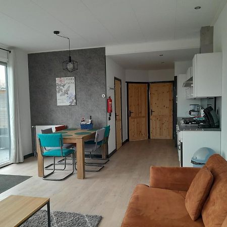 Luxe 5 Persoons Bungalow Op Rustig Vakantiepark Nabij Leeuwarden Dronrijp Exteriér fotografie