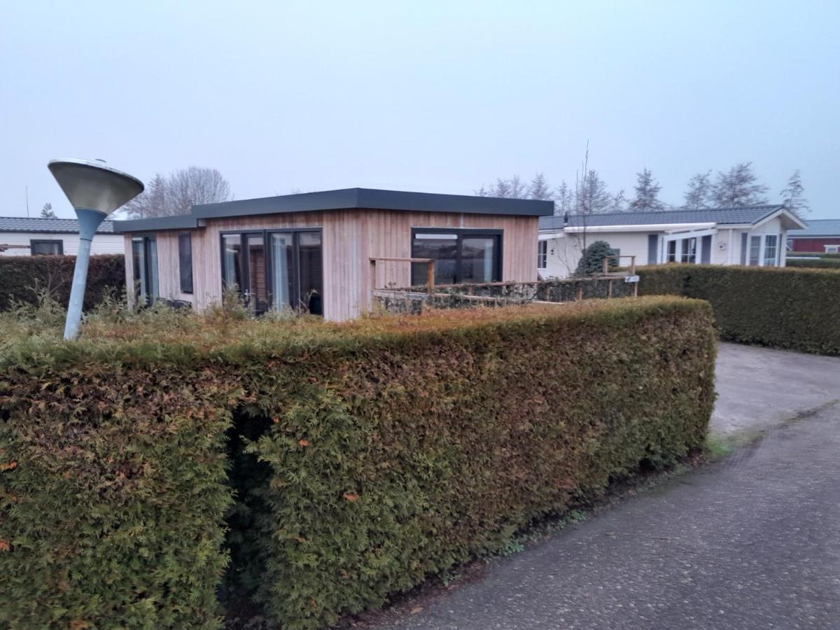Luxe 5 Persoons Bungalow Op Rustig Vakantiepark Nabij Leeuwarden Dronrijp Exteriér fotografie